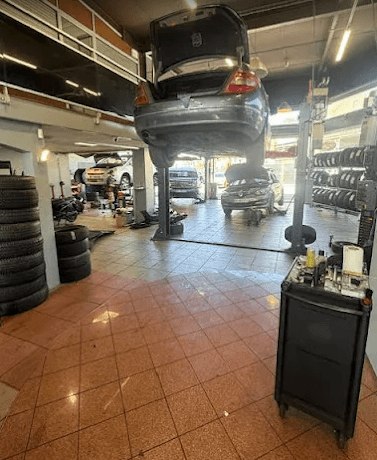Intérieur atelier Vigneux Auto